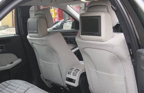 Lắp đặt dễ dàng ở vị trí sau xe ô tô