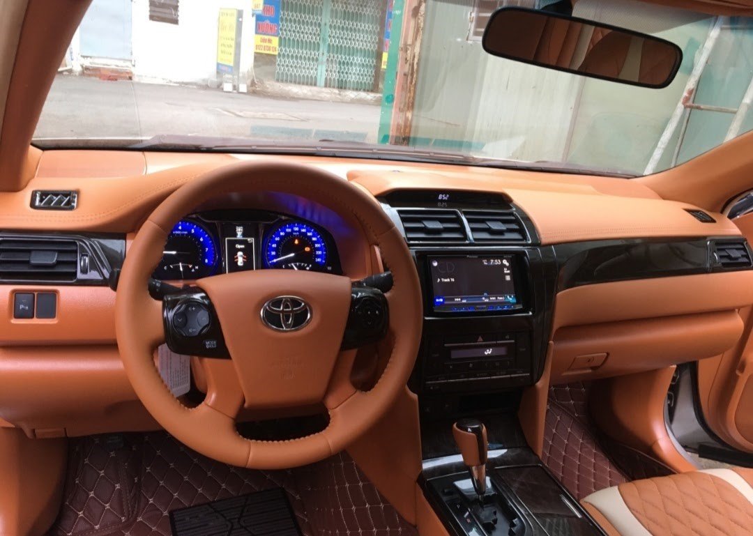 Phong cách hơn với bọc da taplo xe hơi