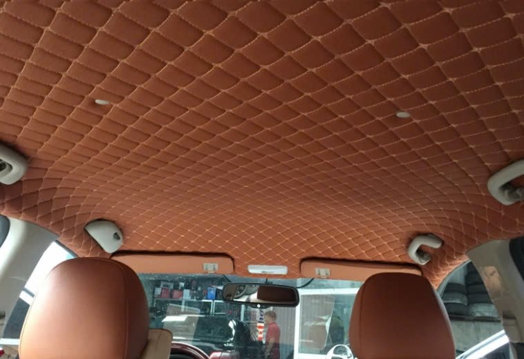 Bọc trần da 5D màu đen chỉ đỏ cho xe Mazda