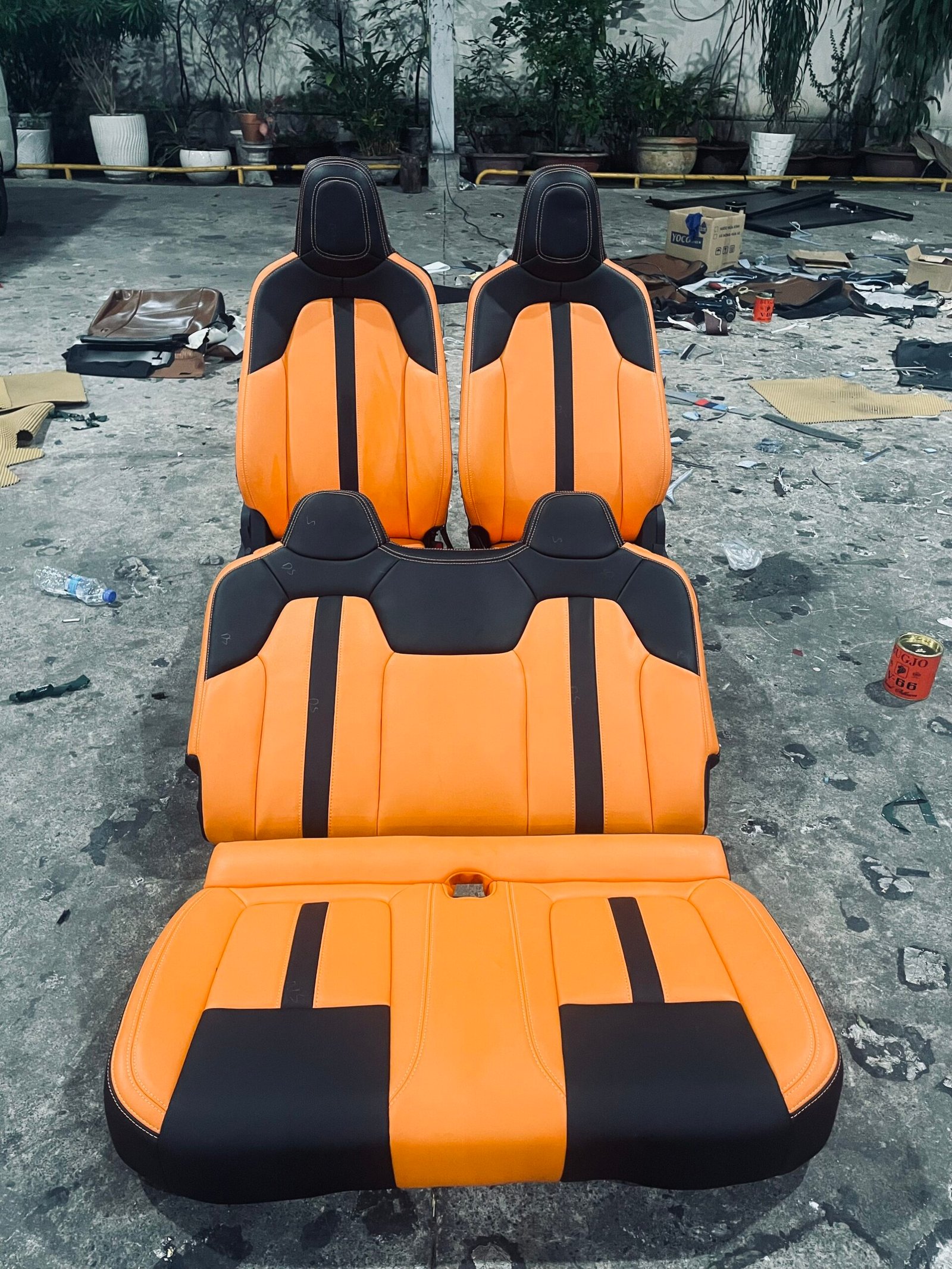Ghế ô tô bọc ghế da 2 màu cam đen thực tế tại Trường Tuấn Auto