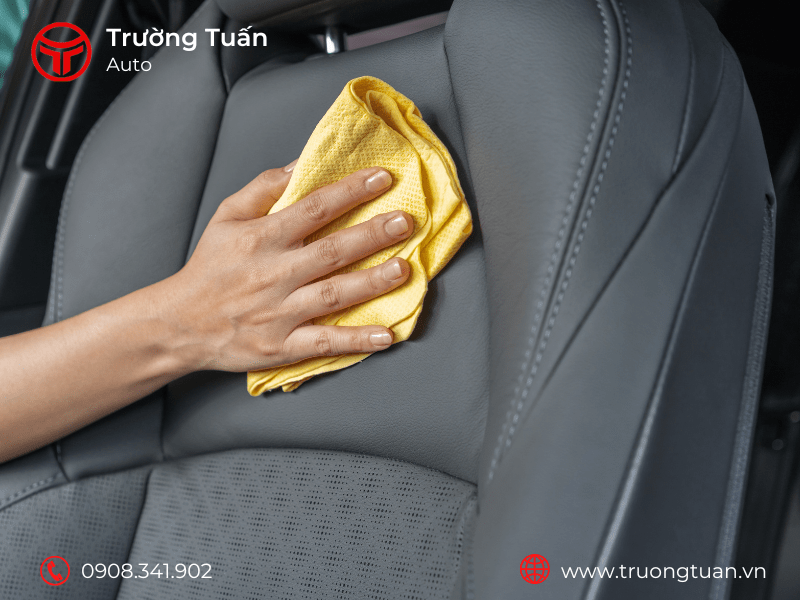 Vệ sinh ghế da ô tô cực kỳ đơn giản và nhanh chóng