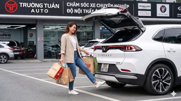 Độ cốp điện ô tô giúp việc đóng mở trở nên nhẹ nhàng, chỉ bằng một nút bấm